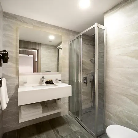 מלון Nish Palace Exlusive 4*