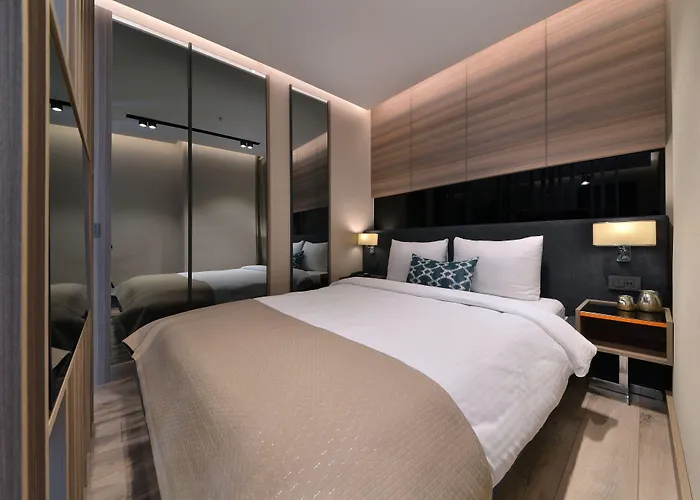 فندق نيش بالاس إكسيكلوزيف سويتس 4*