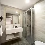 酒店 尼什普雷斯独特套房酒店 4*