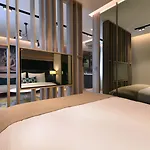 尼什普雷斯独特套房酒店 酒店 4*