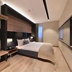 酒店 尼什普雷斯独特套房酒店 4*