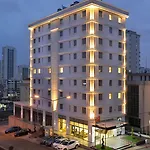 尼什普雷斯独特套房酒店 4*
