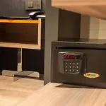 尼什普雷斯独特套房酒店